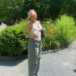 Meet your Posher, Regan